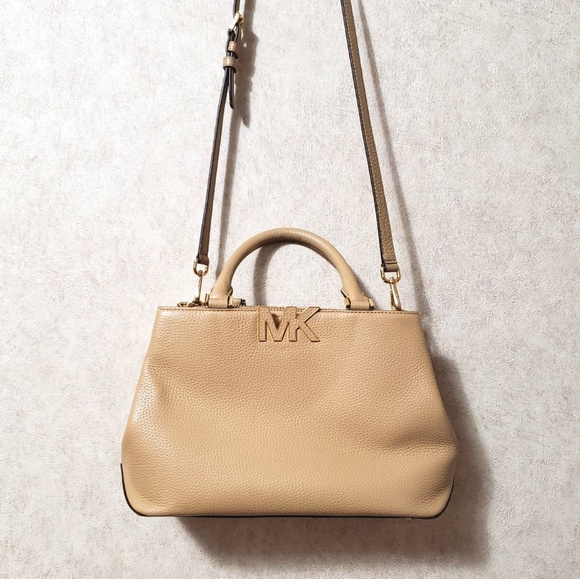 Michael Kors Handbags - w/Strap - Like New Michael Kors Camel Bag!